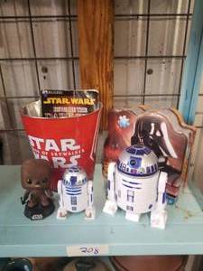 lot 208 image: Selection of Star Wars items