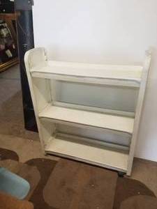 lot 218 image: Plastic rolling shelf