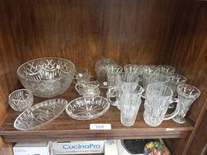 lot 250 image: Selection of glassware