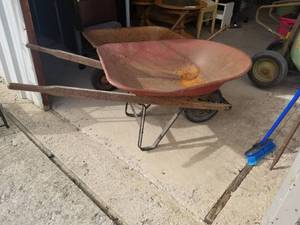 lot 258 image: Wheel barrow