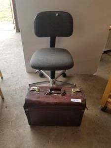 lot 270 image: Office chair and salesman briefcase