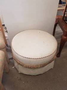 lot 280 image: Large round stool
