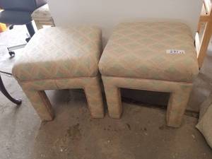 lot 281 image: Selection of 2 cloth top stools
