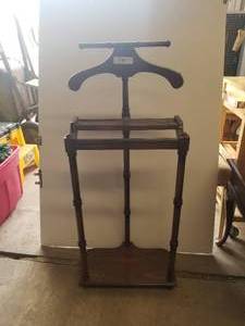 lot 285 image: Gentlemans Valet