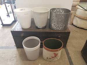 lot 287 image: Selection of trash cans