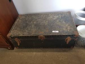 lot 288 image: Vintage trunk