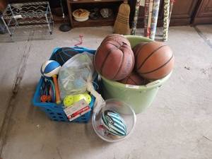 lot 300 image: Selection of sports equipment