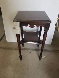 lot 301 image: Wood Pedestal table