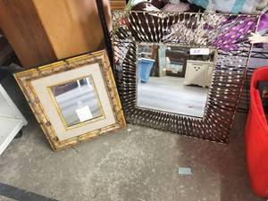 lot 315 image: Selection of 2 mirrors