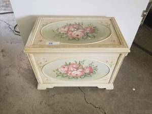 lot 318 image: Flower themed chest