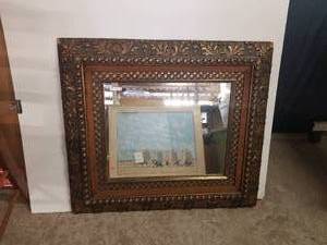 lot 326 image: Heavy gold framed mirror