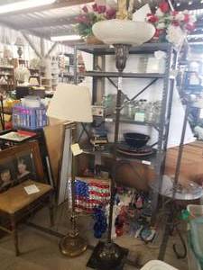 lot 336 image: Selection of 2 floor lamps