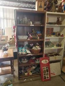 lot 337 image: Selection of Christmas decorations