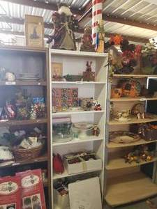 lot 338 image: Selection of Christmas decorations