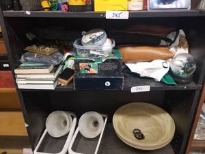 lot 346 image: Selection of golf related items
