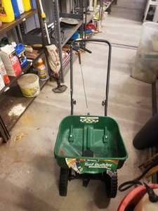 lot 355 image: Scotts fertilizer spreader