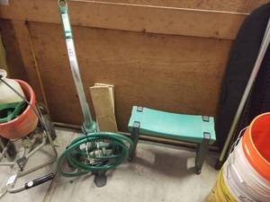 lot 357 image: Selection of garden items, pot mover, stool and short hose
