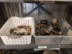 lot 373 image: Selection of vintage electronics