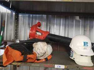 lot 378 image: Selection of garage items