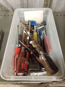 lot 383 image: Selection of tools