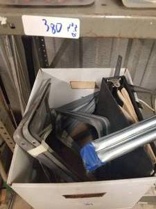 lot 384 image: Selection of l and shelf brackets