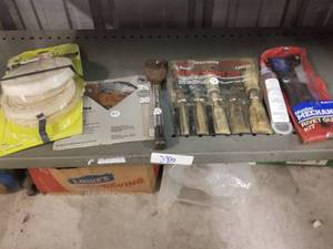 lot 386 image: Selection of tools