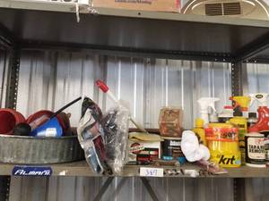 lot 387 image: Selection of garage- car items