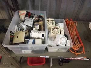 lot 389 image: Selection of electric related items