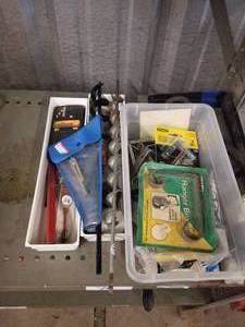 lot 390 image: Selection of garage itemsotools