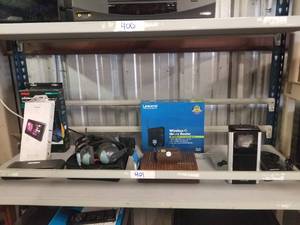 lot 401 image: Selection of electronics