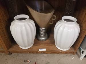 lot 417 image: Selection of large vases