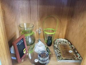 lot 420 image: Selection of Home decor.