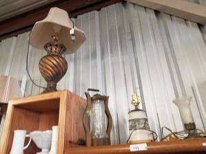lot 424 image: Selection of Lamps