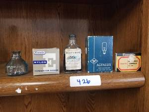 lot 426 image: Selection of vintage ink related items