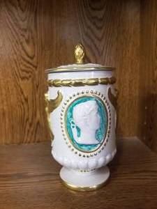 lot 428 image: Very nice lidded container - Made in Italy