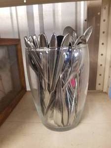 lot 434 image: Selection of flatware