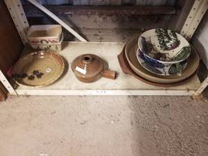 lot 438 image: Selection of home decor