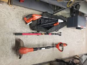lot 444 image: Selection of Lawn and garden tools, tree trimmer, weed puller, weed eater