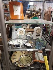 lot 449 image: Selection of clocks
