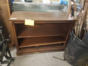 lot 452 image: Book shelf