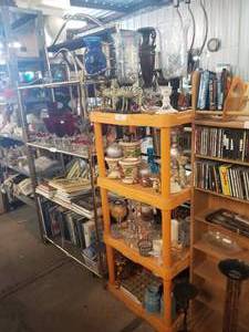 lot 456 image: Selection of home decor - Candles and candleholders