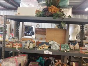 lot 458 image: Selection of Franklin Mint - Historical homes and buildings