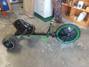 lot 101 image: Green machine Big Wheel kids riding toy
