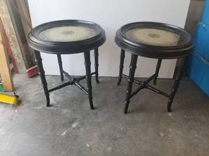 lot 102 image: Pair of 2 very nice tables - 24 by 26