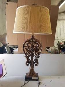 lot 154 image: Very nice table lamp