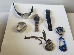 lot 49 image: Selection of watches
