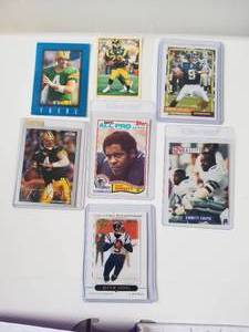 lot 66 image: Selection of football cards