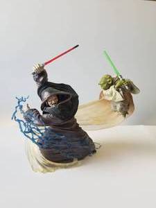 lot 16 image: Star Wars unleashed action figure Yoda and Darth SidiousEmperor Palpatine