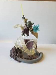 lot 36 image: Star Wars unleashed action figure Yoda