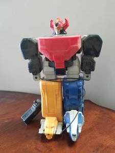 lot 123 image: Transformer toy with controller - makes different sounds